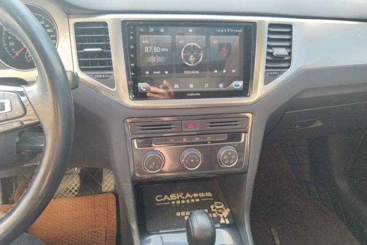 Used Volkswagen Golf Sportsvan 2020 280TSI Automatic Curious Model Audio And AC Panel