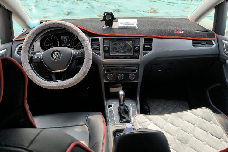 Used Volkswagen Golf Sportsvan 2020 280TSI Automatic Curious Model Center Console