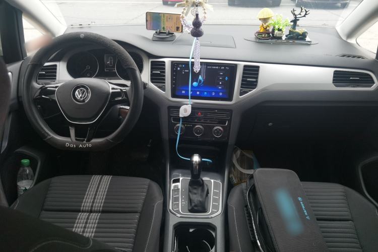 Used Volkswagen Golf Sportsvan 2020 200TSI Automatic C-HR Pure Edition Center Console