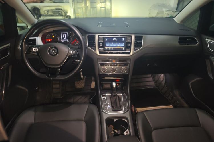 Used Volkswagen Golf Sportsvan 2020 280TSI Automatic Sentinel Edition Center Console