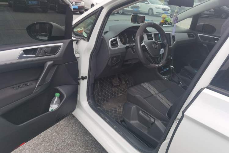 Used Volkswagen Golf Sportsvan 2020 200TSI Automatic C-HR Pure Edition Driver Seat