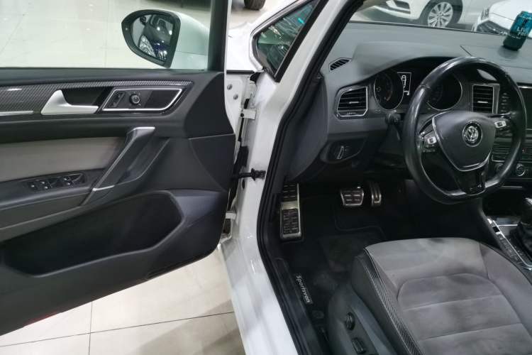 Used Volkswagen Golf Sportsvan 2020 280TSI Automatic Sentinel Edition Driver Seat