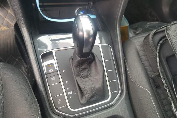 Used Volkswagen Golf Sportsvan 2020 200TSI Automatic C-HR Pure Edition Gear Lever