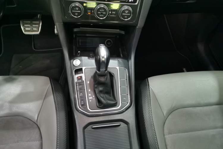 Used Volkswagen Golf Sportsvan 2020 280TSI Automatic Sentinel Edition Gear Lever
