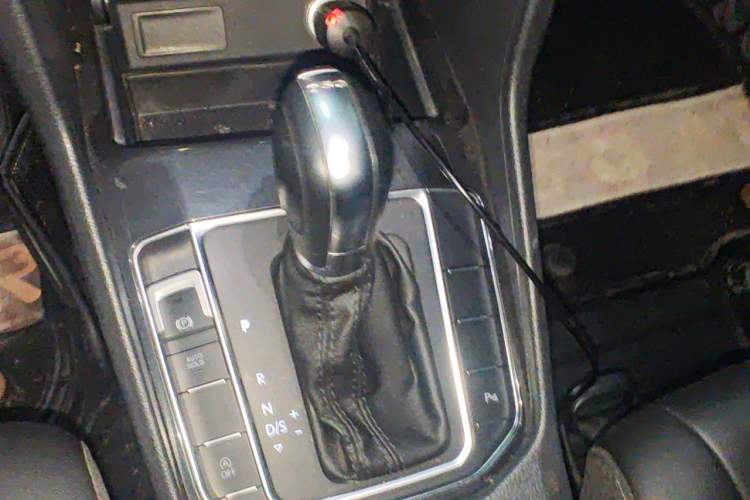 Used Volkswagen Golf Sportsvan 2020 280TSI Automatic Sentinel Edition Gear Lever