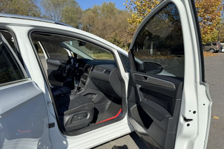 Used Volkswagen Golf Sportsvan 2020 280TSI Automatic Curious Model Interior 10