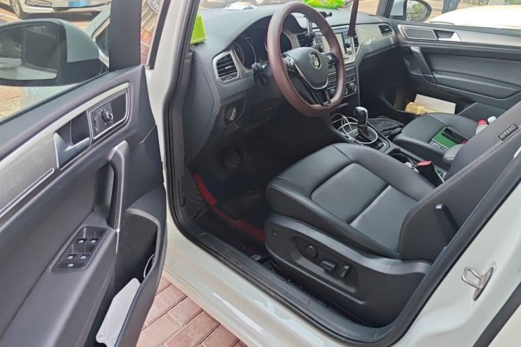 Used Volkswagen Golf Sportsvan 2020 280TSI Automatic Curious Model Interior 3