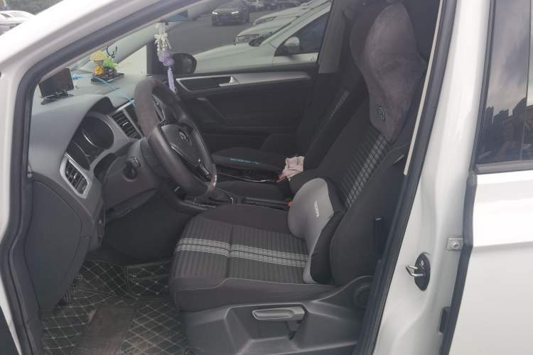 Used Volkswagen Golf Sportsvan 2020 200TSI Automatic C-HR Pure Edition Left Front Seat