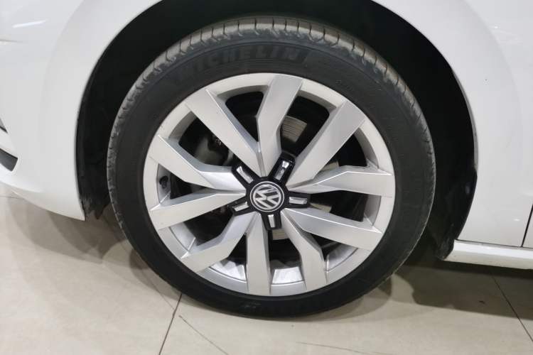 Used Volkswagen Golf Sportsvan 2020 280TSI Automatic Sentinel Edition Left Front Wheel Hub