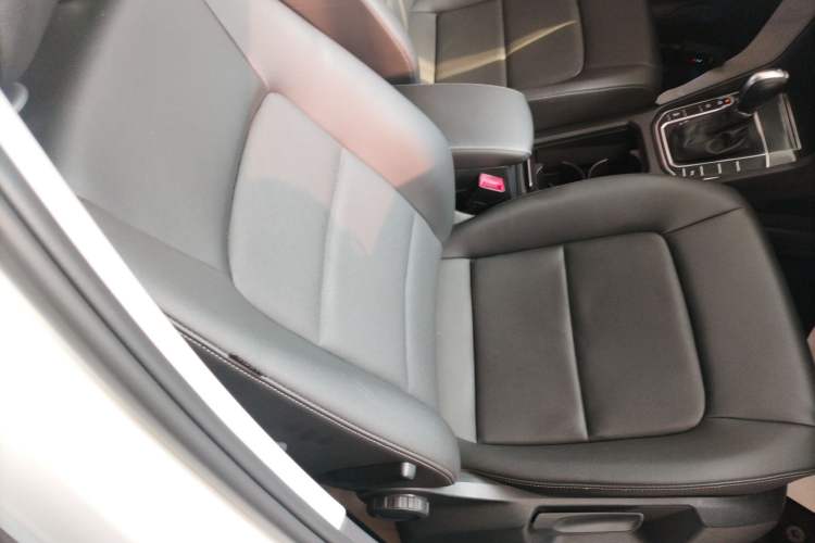 Used Volkswagen Golf Sportsvan 2020 280TSI Automatic Curious Model Right Front Seat