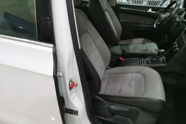 Used Volkswagen Golf Sportsvan 2020 280TSI Automatic Sentinel Edition Right Front Seat