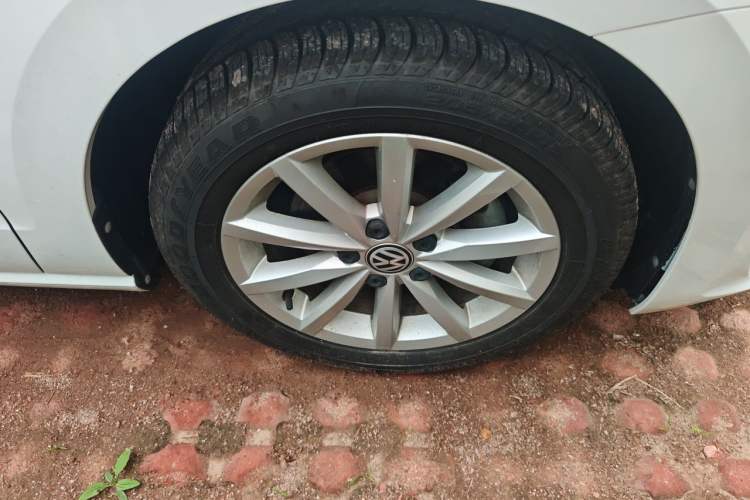 Used Volkswagen Golf Sportsvan 2020 280TSI Automatic Curious Model Right Front Wheel Hub