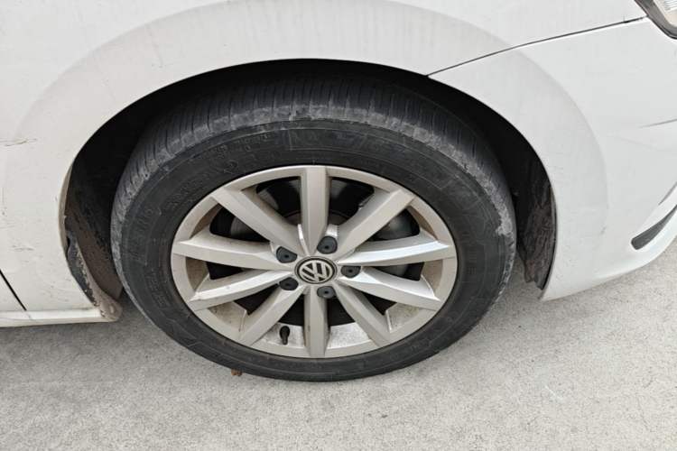 Used Volkswagen Golf Sportsvan 2020 280TSI Automatic Curious Model Right Front Wheel Hub