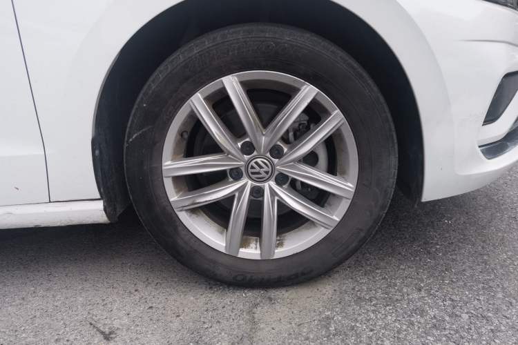 Used Volkswagen Golf Sportsvan 2020 200TSI Automatic C-HR Pure Edition Right Front Wheel Hub