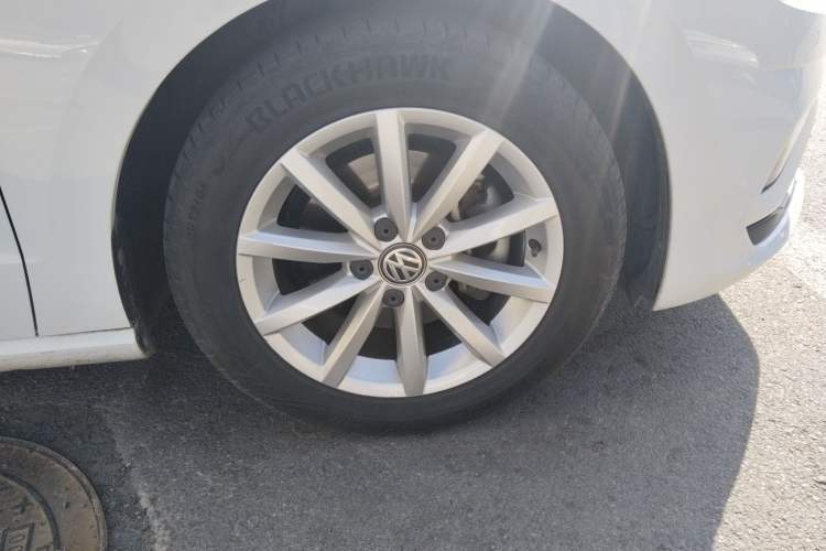 Used Volkswagen Golf Sportsvan 2020 280TSI Automatic Curious Model Right Front Wheel Hub