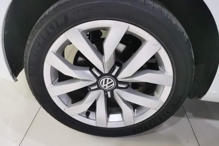 Used Volkswagen Golf Sportsvan 2020 280TSI Automatic Sentinel Edition Right Rear Wheel Hub
