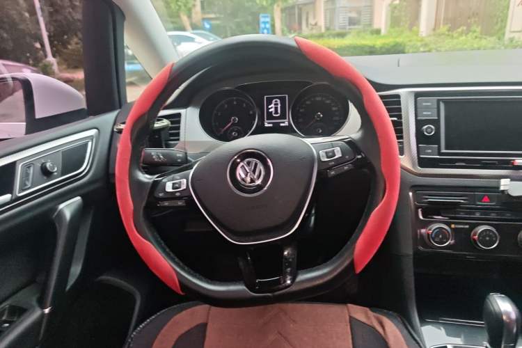 Used Volkswagen Golf Sportsvan 2020 280TSI Automatic Curious Model Steering Wheel