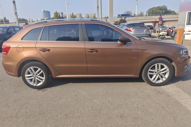 Used Volkswagen Gran Lavida 2015 1.6L Manual Comfort Edition Exterior 2