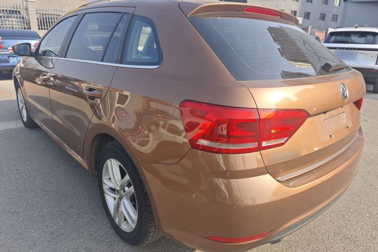 Used Volkswagen Gran Lavida 2015 1.6L Manual Comfort Edition Exterior 5