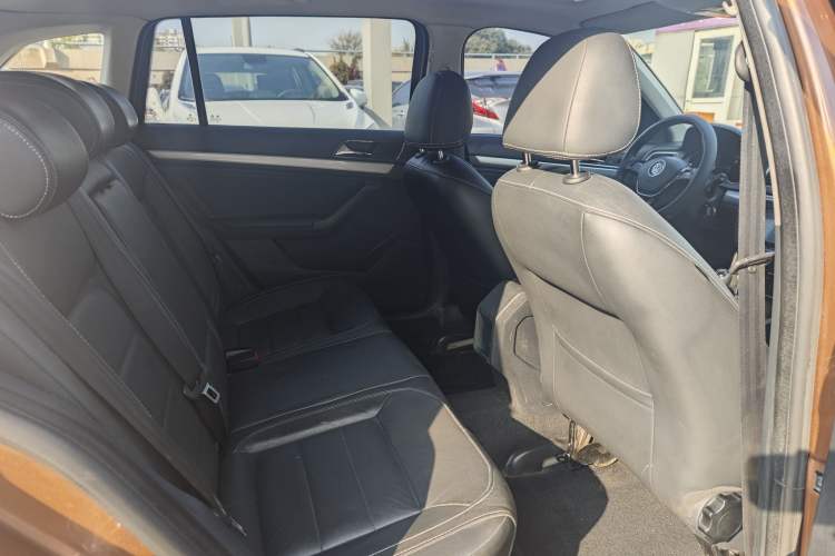 Used Volkswagen Gran Lavida 2015 1.6L Manual Comfort Edition Interior 2