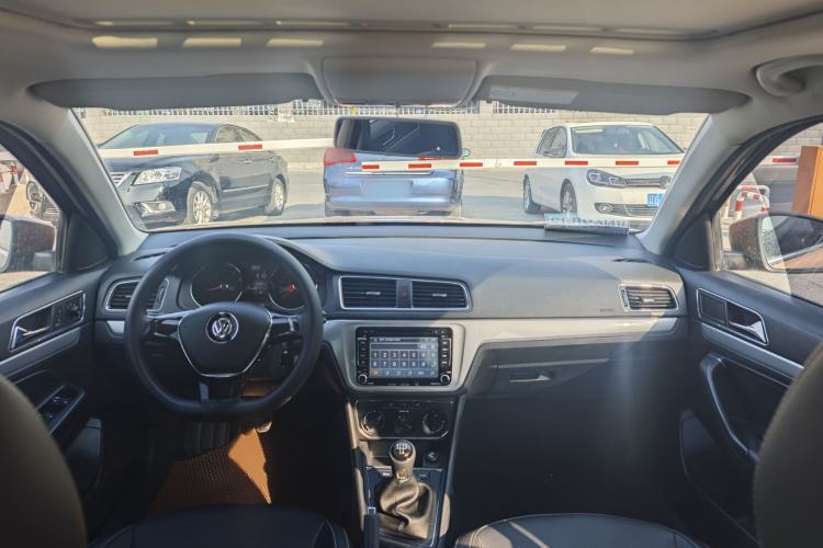 Used Volkswagen Gran Lavida 2015 1.6L Manual Comfort Edition Interior 3