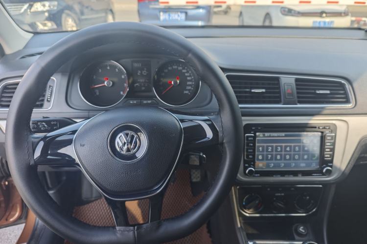 Used Volkswagen Gran Lavida 2015 1.6L Manual Comfort Edition Interior 7
