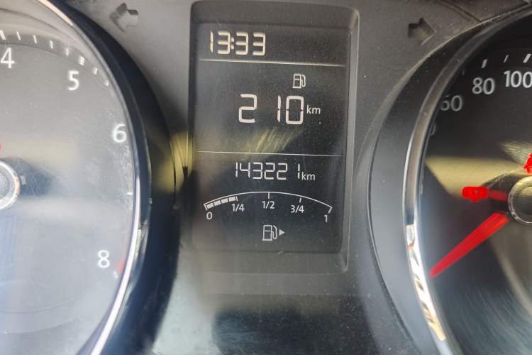 Used Volkswagen Gran Lavida 2015 1.6L Manual Comfort Edition Odometer Close Up