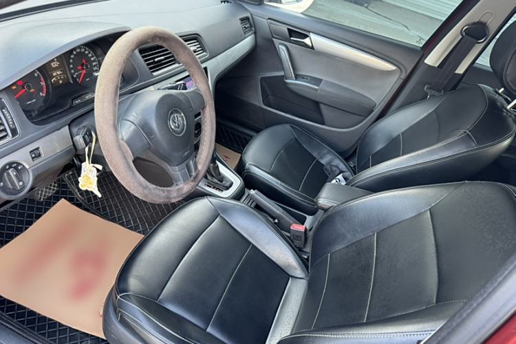 Used Volkswagen Gran Lavida 2013 1.6L Automatic Fashion Model Interior 2