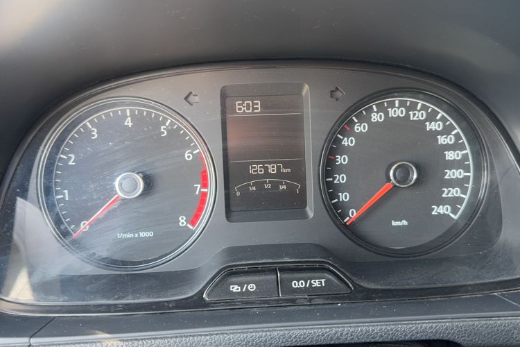 Used Volkswagen Gran Lavida 2013 1.6L Automatic Fashion Model Odometer Close Up