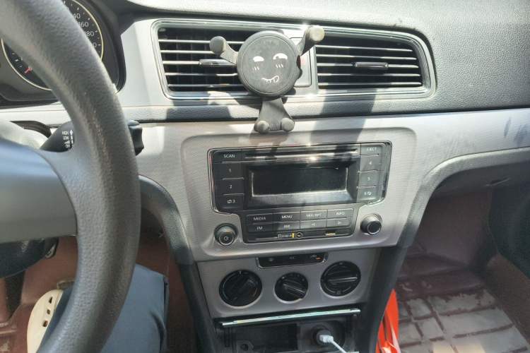Used Volkswagen Gran Lavida 2013 1.6L Manual Comfort Model Audio And AC Panel