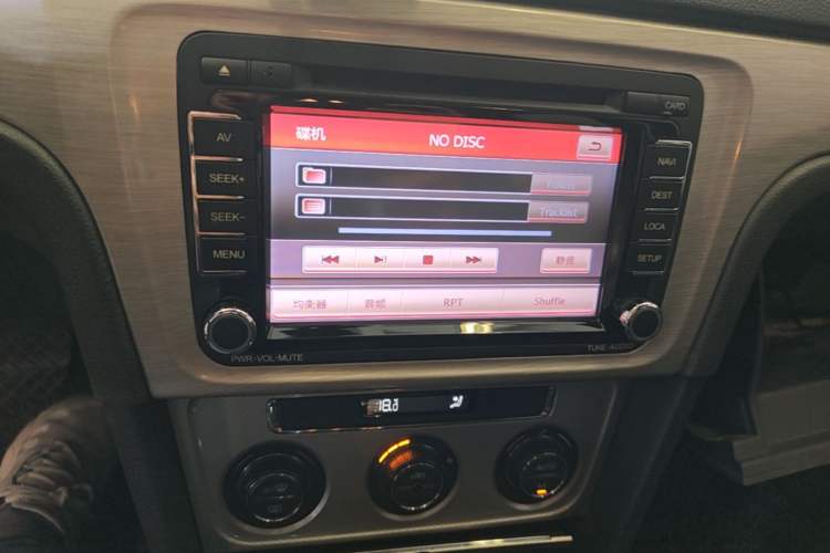 Used Volkswagen Gran Lavida 2013 1.6L Automatic Luxury Model Audio And AC Panel