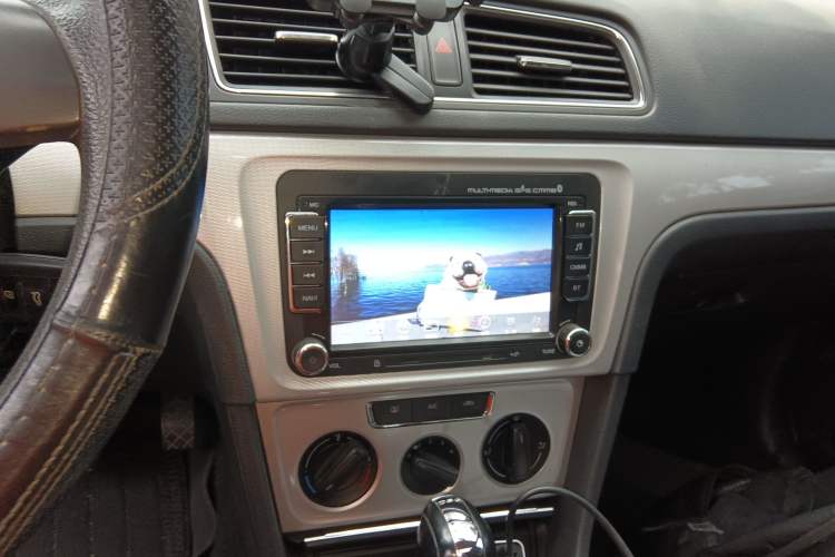 Used Volkswagen Gran Lavida 2013 1.4 TSI Automatic Comfort Model Audio And AC Panel