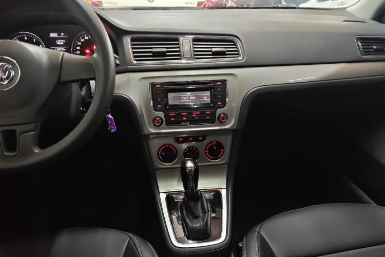 Used Volkswagen Gran Lavida 2013 1.4 TSI Automatic Comfort Model Audio And AC Panel