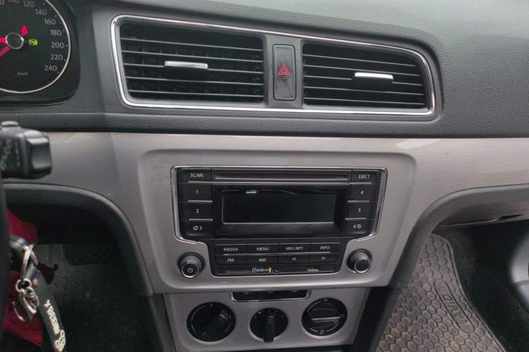 Used Volkswagen Gran Lavida 2013 1.6L Automatic Comfort Model Audio And AC Panel