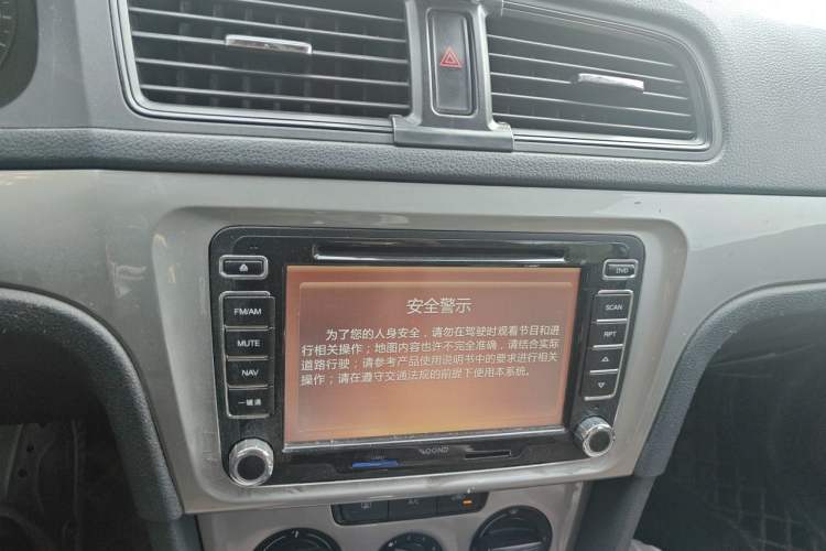 Used Volkswagen Gran Lavida 2013 1.6L Automatic Fashion Model Audio And AC Panel