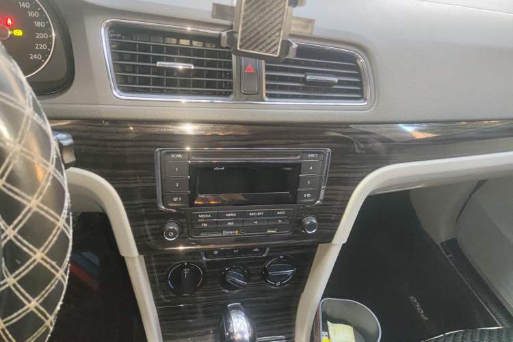 Used Volkswagen Gran Lavida 2013 1.6L Automatic Comfort Model Audio And AC Panel