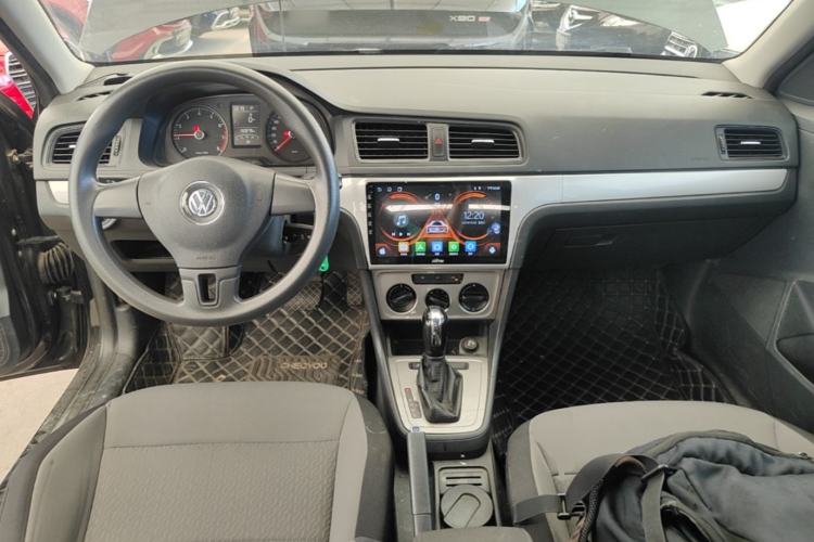 Used Volkswagen Gran Lavida 2013 1.6L Automatic Fashion Model Center Console