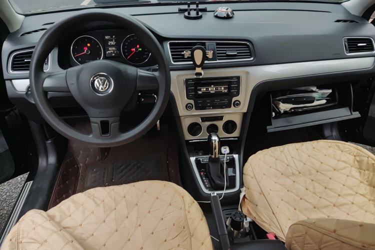 Used Volkswagen Gran Lavida 2013 1.4 TSI Automatic Comfort Model Center Console