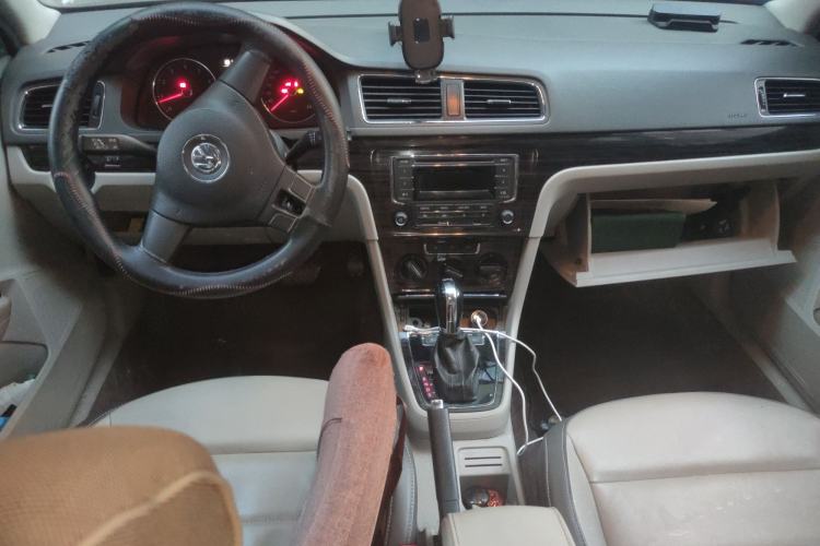 Used Volkswagen Gran Lavida 2013 1.4 TSI Automatic Comfort Model Center Console