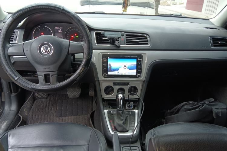 Used Volkswagen Gran Lavida 2013 1.4 TSI Automatic Comfort Model Center Console