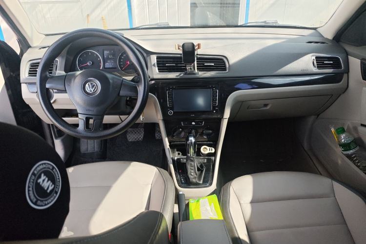 Used Volkswagen Gran Lavida 2013 1.4 TSI Automatic Comfort Model Center Console