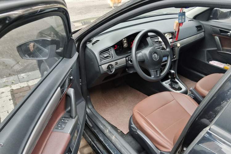 Used Volkswagen Gran Lavida 2013 1.6L Automatic Fashion Model Driver Seat