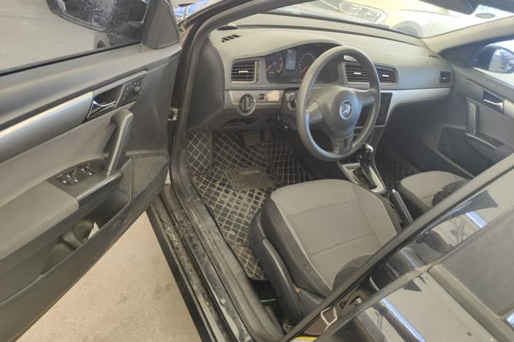 Used Volkswagen Gran Lavida 2013 1.6L Automatic Fashion Model Driver Seat