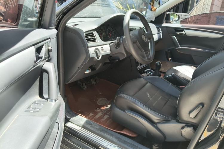 Used Volkswagen Gran Lavida 2013 1.6L Manual Comfort Model Driver Seat