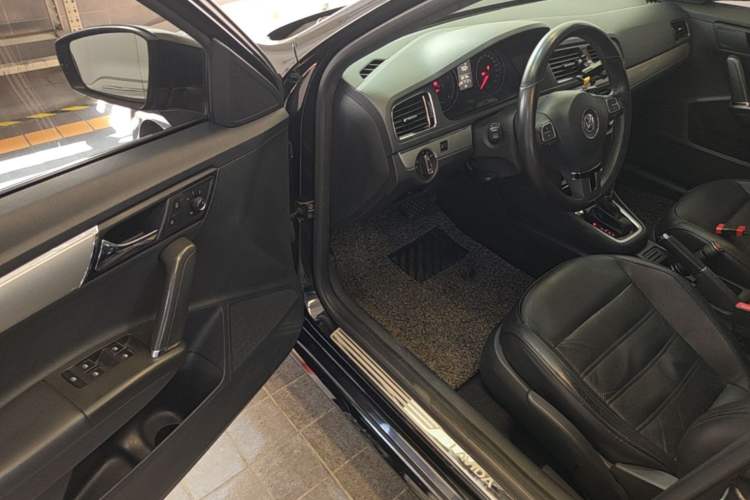 Used Volkswagen Gran Lavida 2013 1.6L Automatic Luxury Model Driver Seat