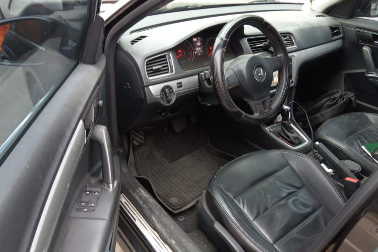 Used Volkswagen Gran Lavida 2013 1.4 TSI Automatic Comfort Model Driver Seat
