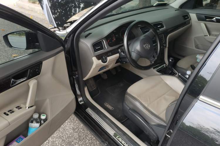 Used Volkswagen Gran Lavida 2013 1.6L Manual Comfort Model Driver Seat