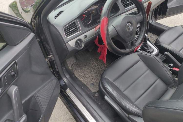 Used Volkswagen Gran Lavida 2013 1.6L Automatic Comfort Model Driver Seat