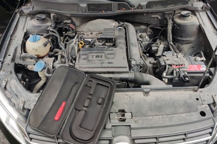 Used Volkswagen Gran Lavida 2013 1.4 TSI Automatic Comfort Model Engine Bay