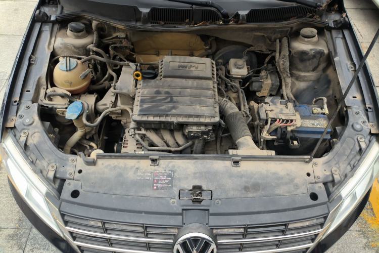 Used Volkswagen Gran Lavida 2013 1.6L Automatic Comfort Model Engine Bay